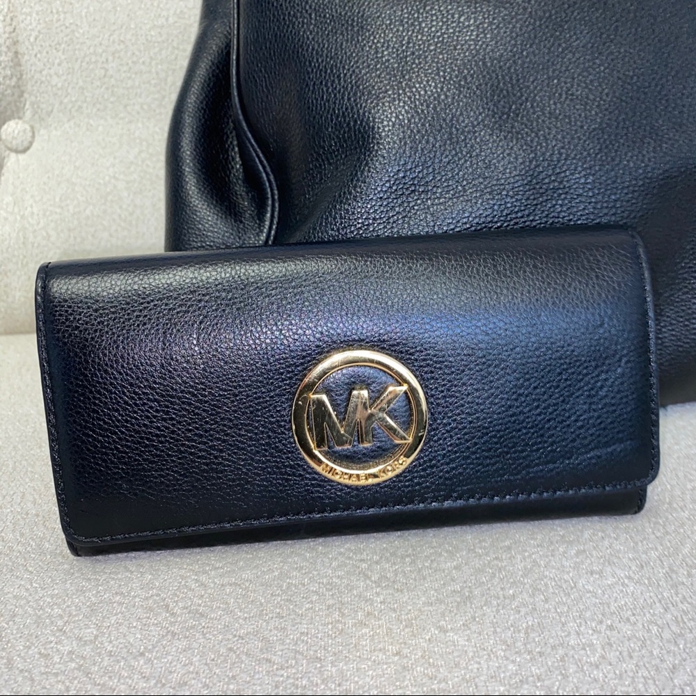 NWT Michael Kors Fulton Carryall Wallet